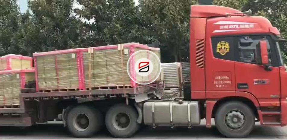 <b>巖棉保溫裝飾一體化板發貨</b>